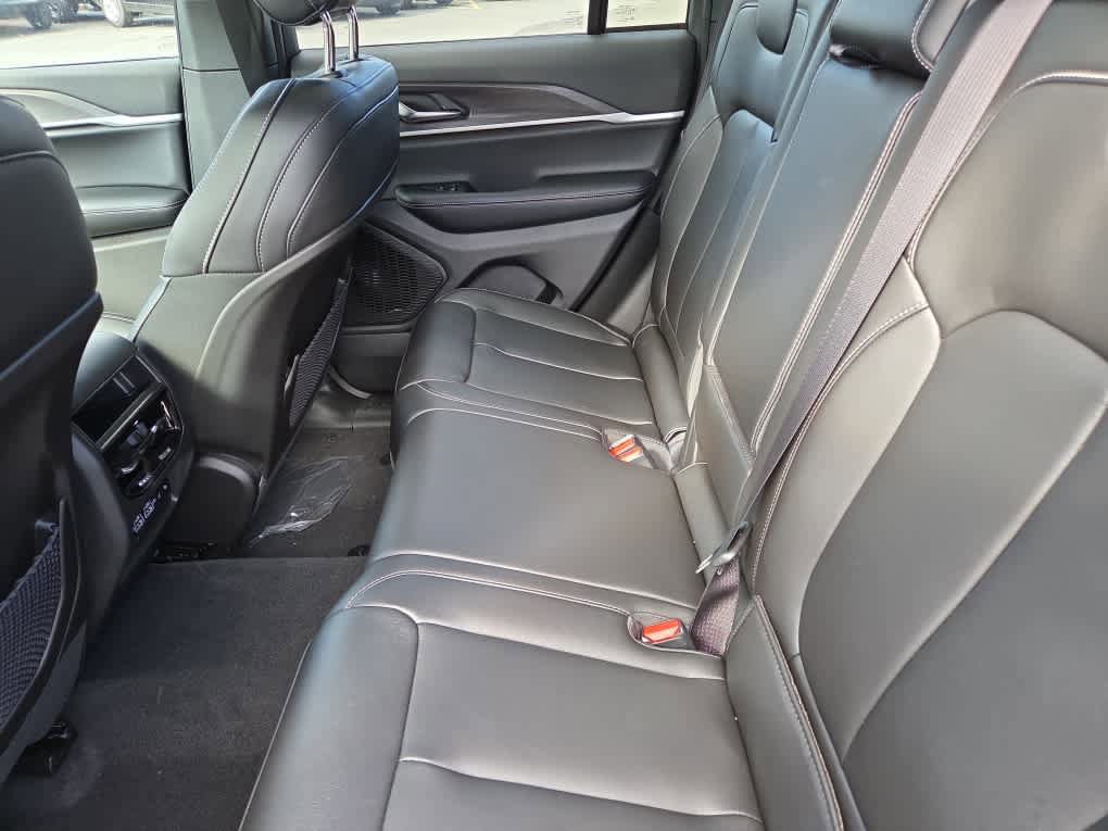 New 2025 Jeep Grand Cherokee Limited w/ MOPAR Finishing Package image 13