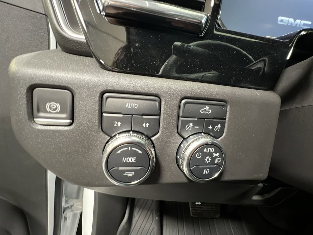 New 2024 GMC Sierra 1500 Elevation w/ LPO, Elevation Black Package image 17