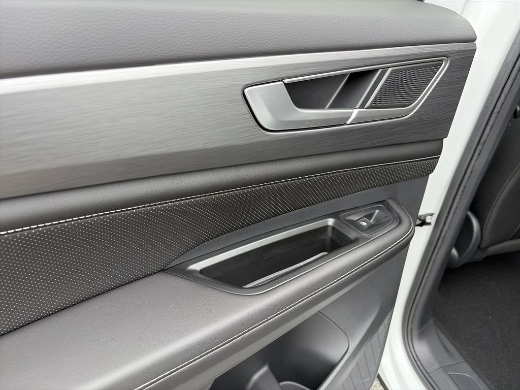 New 2026 Volkswagen Atlas Cross Sport SE FWD image 13