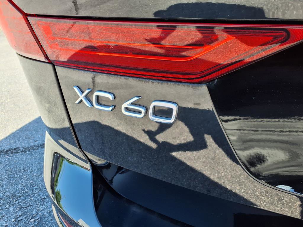 Certified 2023 Volvo XC60 B5 Core image 5