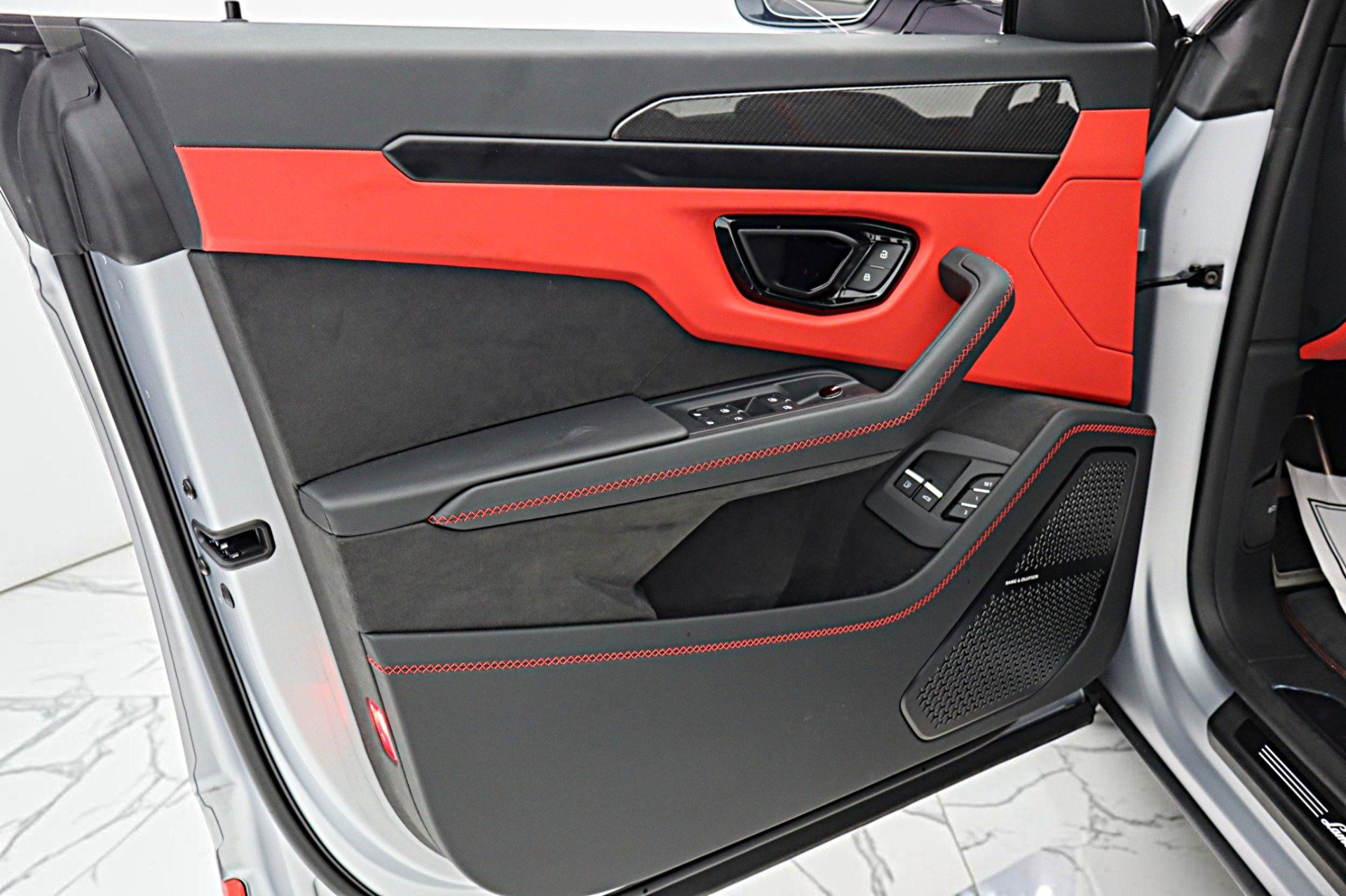 Used 2025 Lamborghini Urus S AWD/4WD image 42