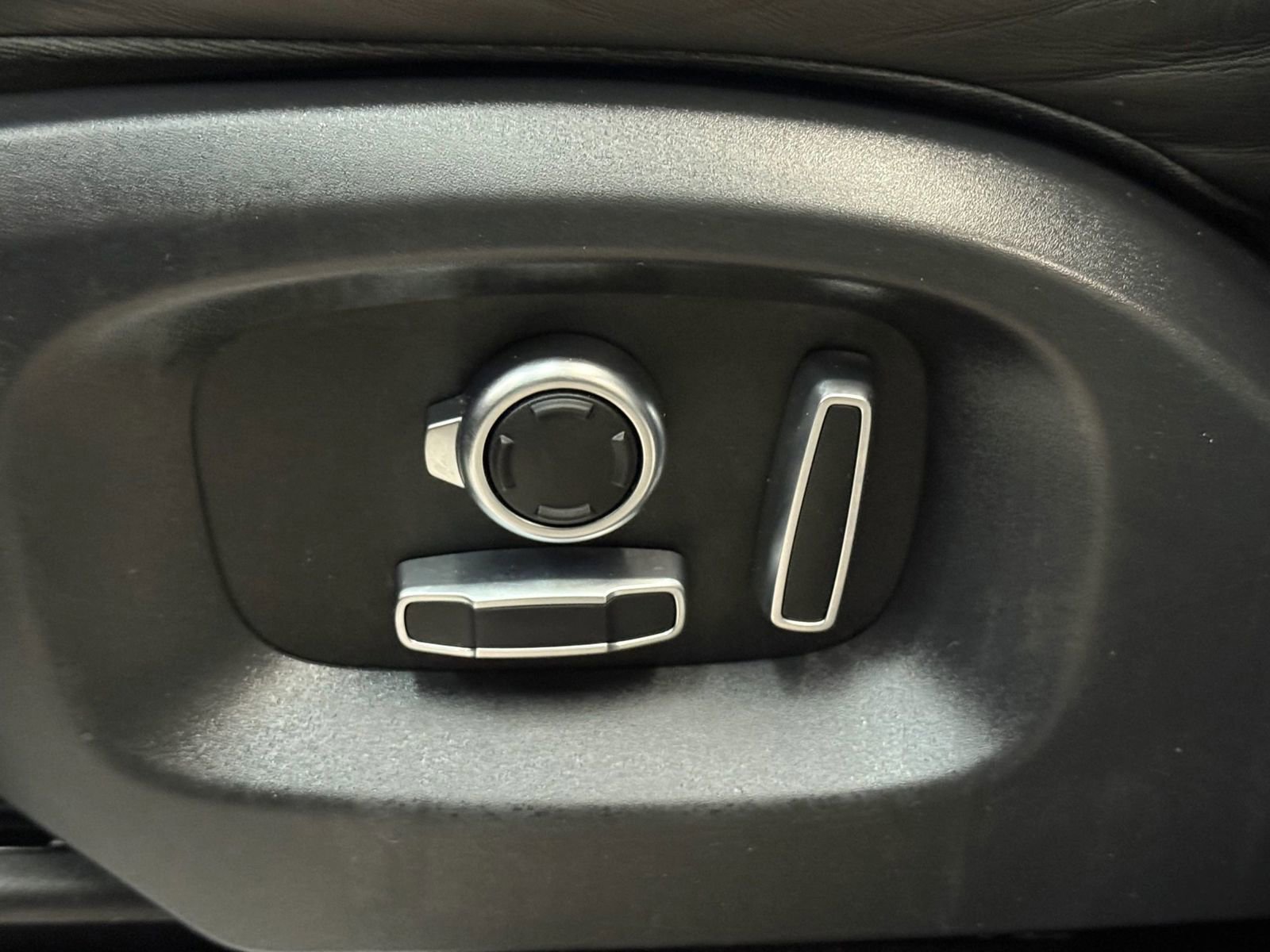 Used 2016 Land Rover Range Rover Sport HSE image 25