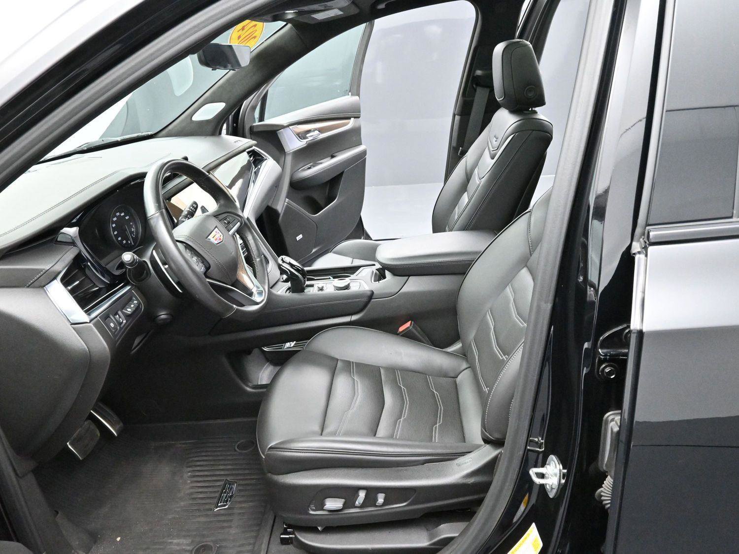 Certified 2024 Cadillac XT6 Sport w/ Platinum Package image 15