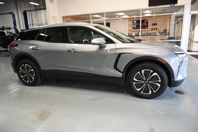 Used 2025 Chevrolet Blazer EV LT image 4