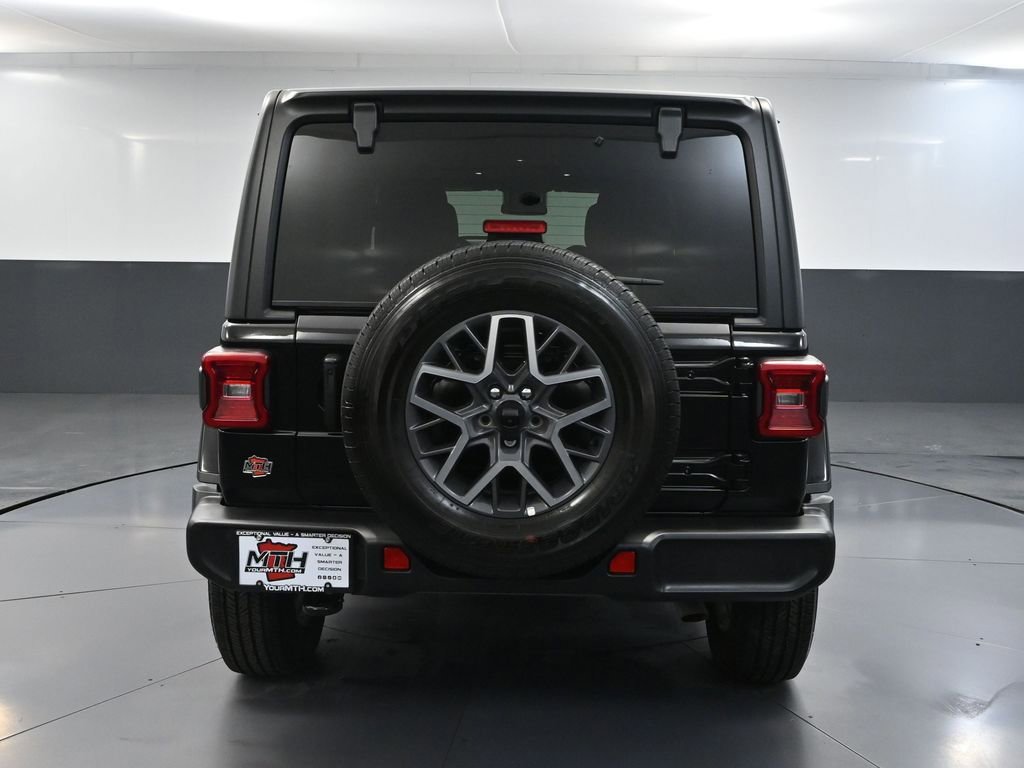 Used 2024 Jeep Wrangler Sahara image 6