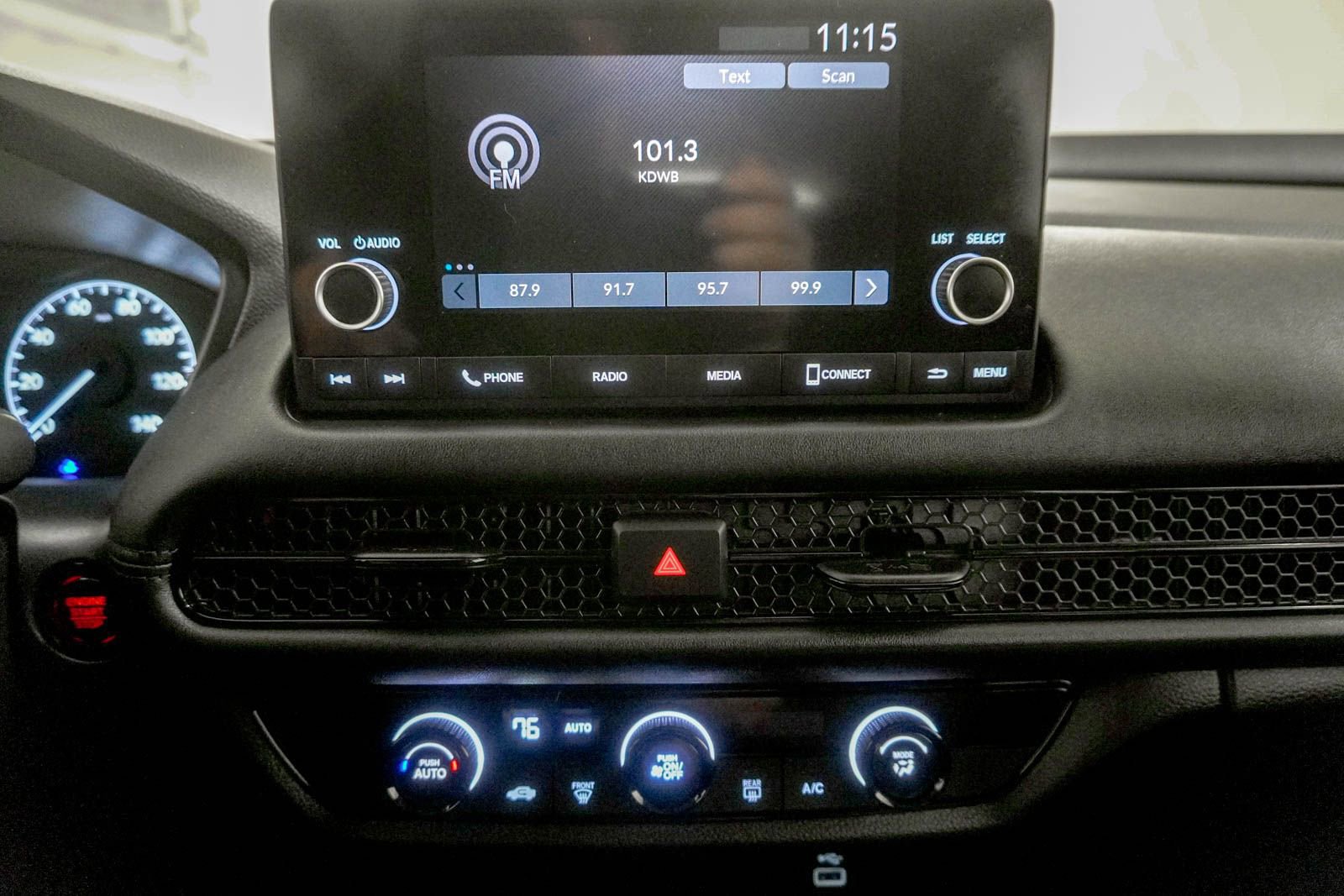 Used 2023 Honda HR-V LX image 23