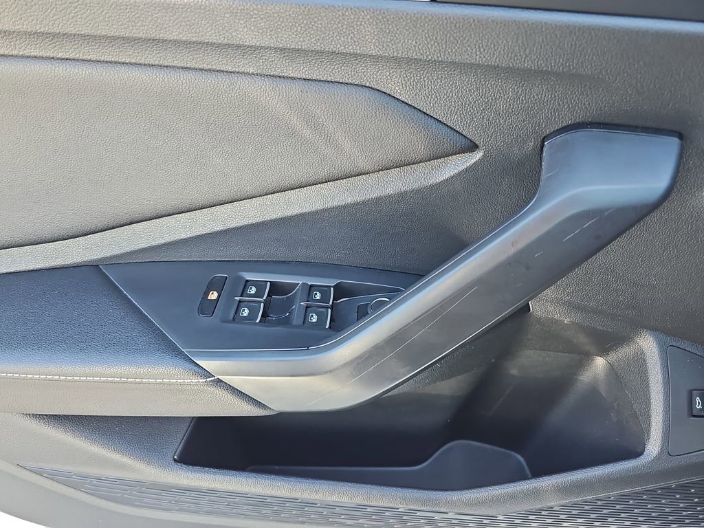 Used 2025 Volkswagen Jetta S image 31
