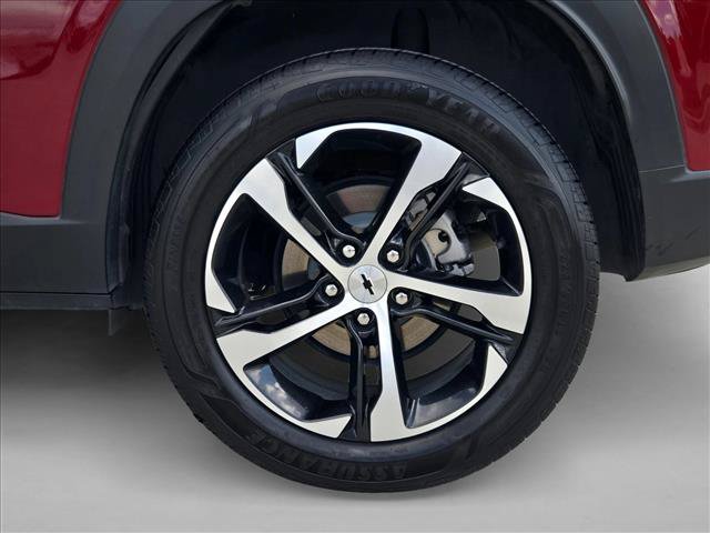 Used 2025 Chevrolet Trax RS w/ Sunroof Package FWD image 22