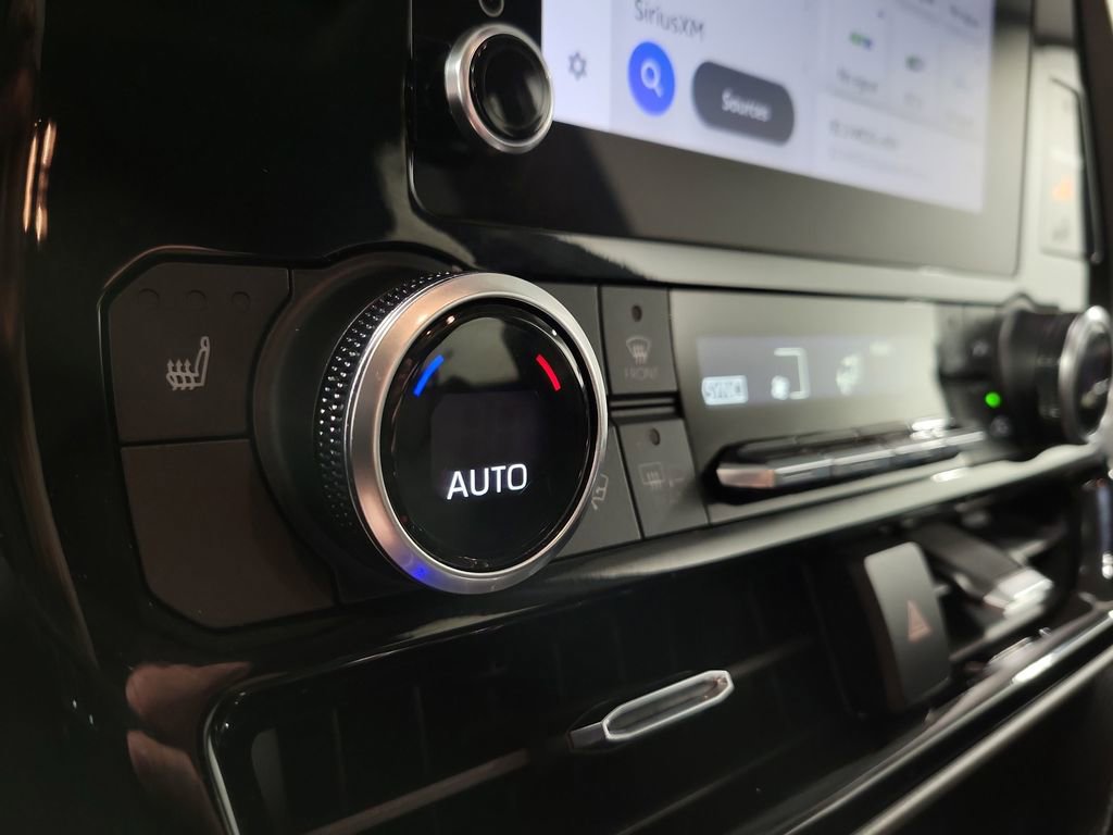 Used 2024 Toyota Highlander XLE image 18