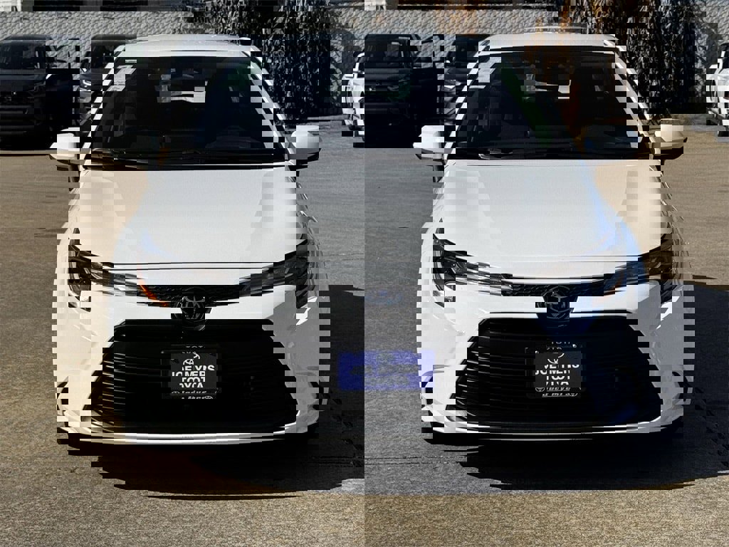 Certified 2025 Toyota Corolla LE image 3