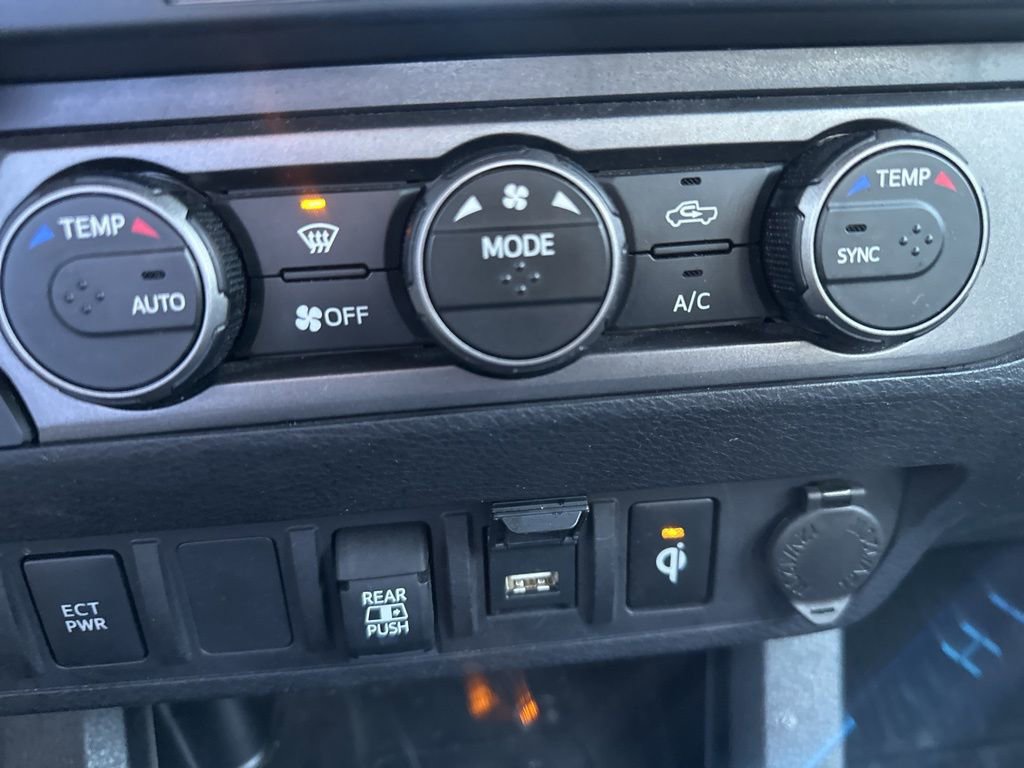 Used 2022 Toyota Tacoma TRD Sport image 17