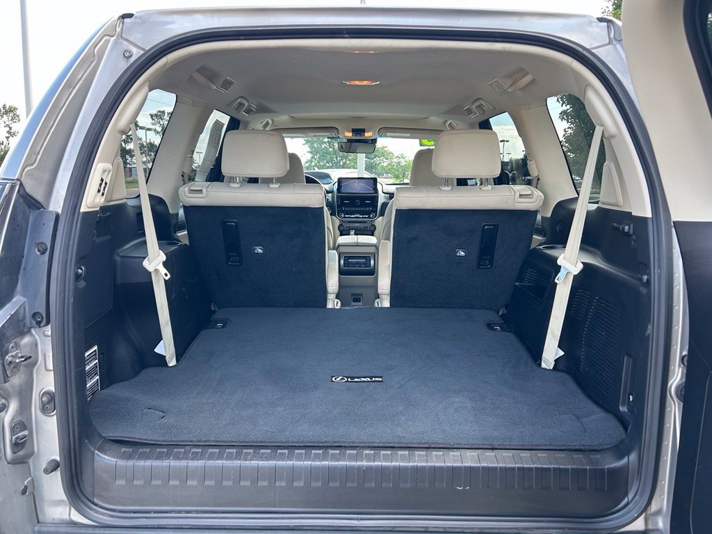 Used 2023 Lexus GX 460 Premium w/ Accessory Package AWD/4WD image 27