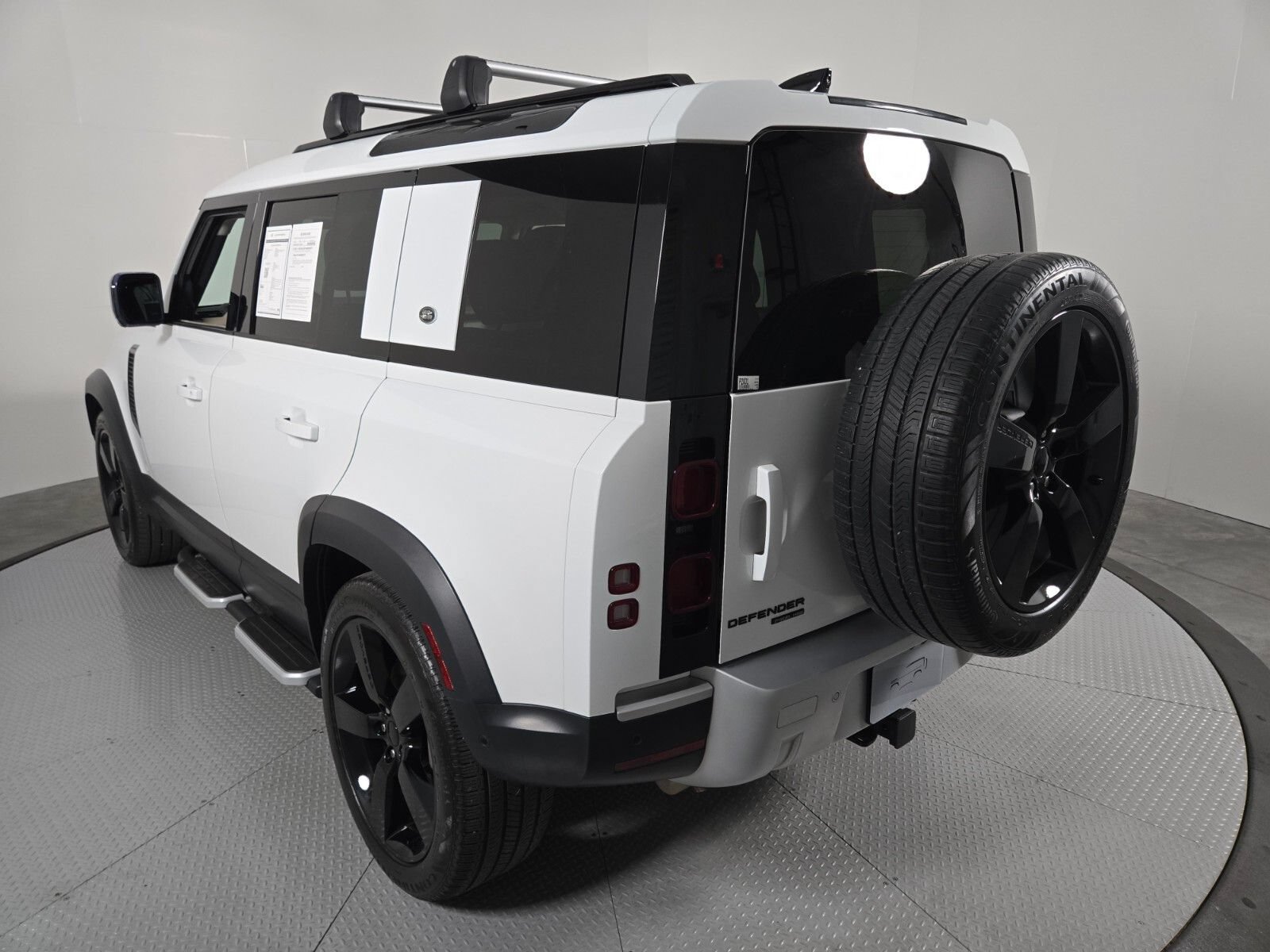 Used 2020 Land Rover Defender 110 HSE AWD/4WD image 18
