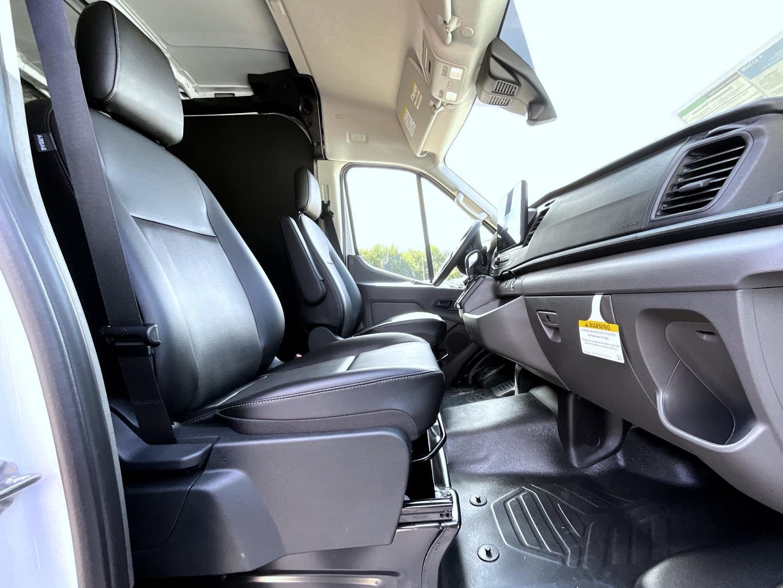 New 2027 Ford Transit 250 148 Medium Roof w/ Load Area Protection Package RWD image 17
