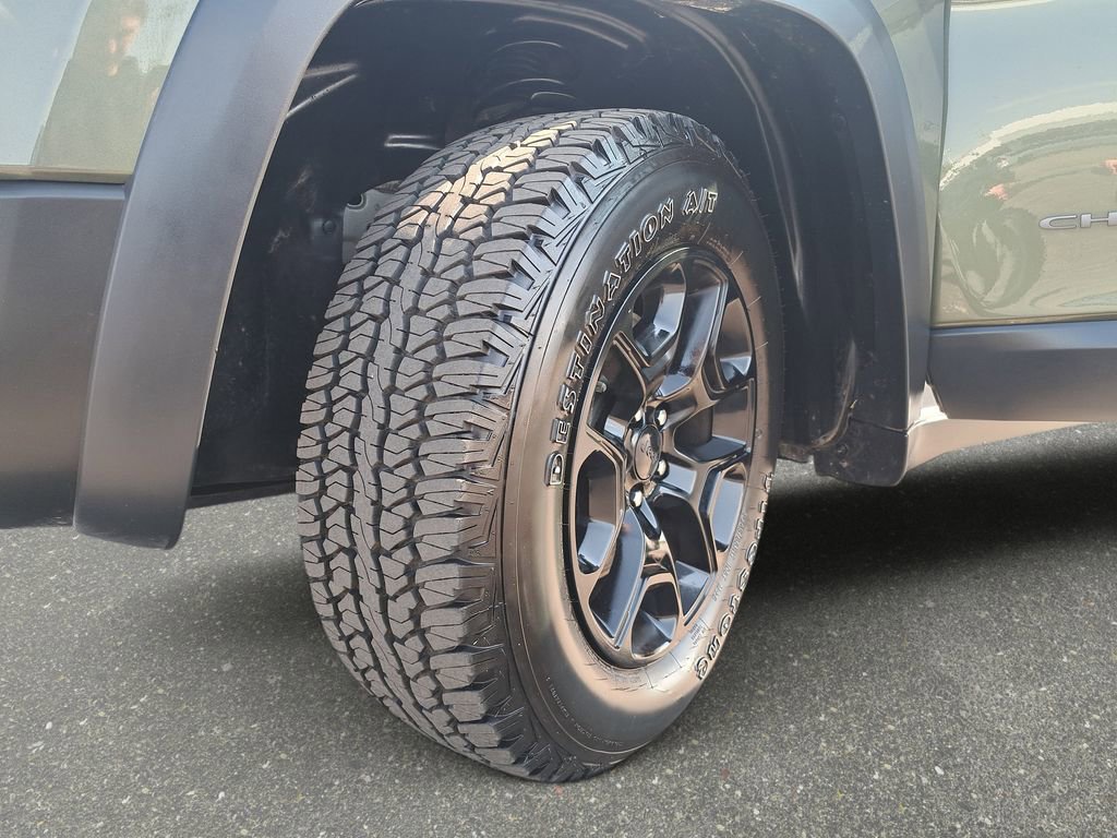 Used 2019 Jeep Cherokee Trailhawk w/ Cold Weather Group AWD/4WD image 31