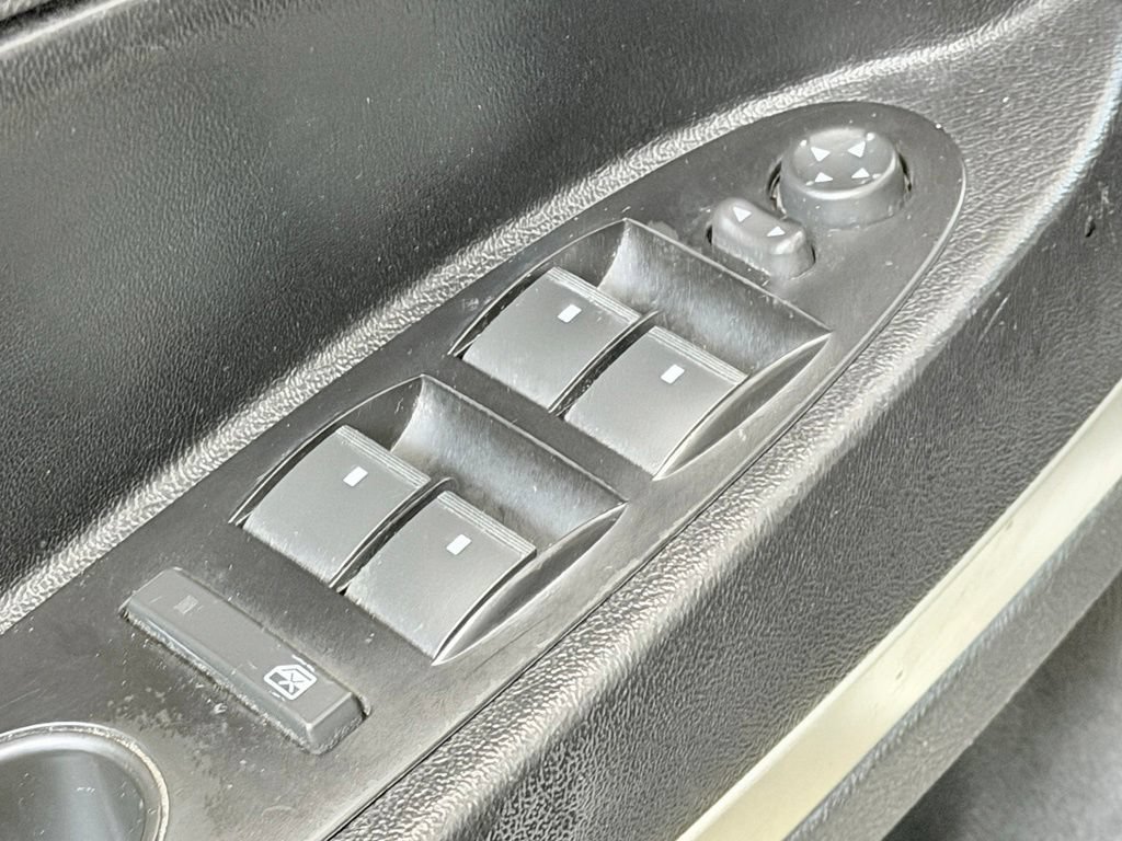 Used 2010 Chevrolet HHR LT FWD image 11