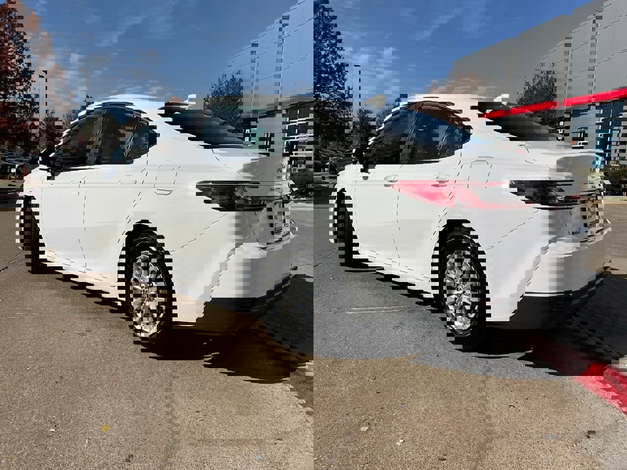 Used 2025 Toyota Camry LE image 8