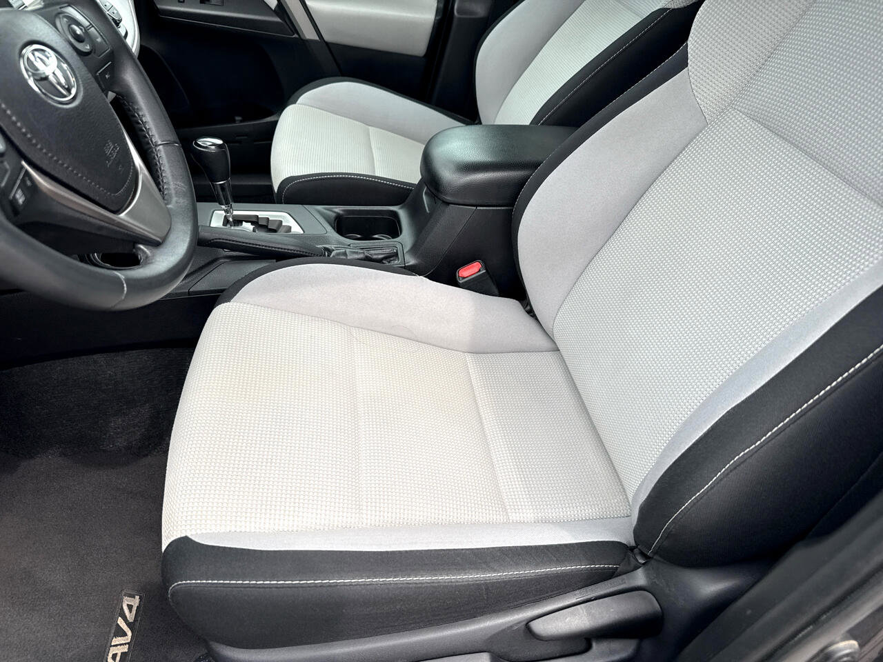 Used 2017 Toyota RAV4 XLE image 10