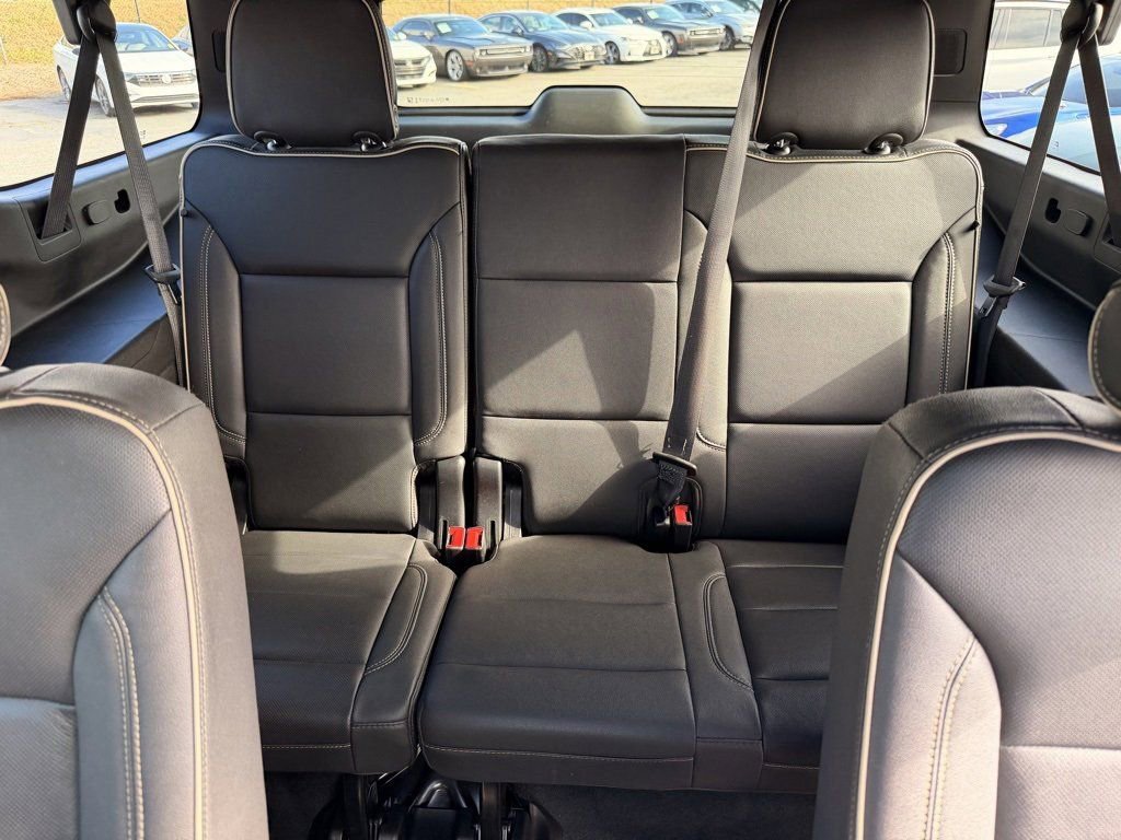 Used 2023 GMC Yukon XL SLT image 28