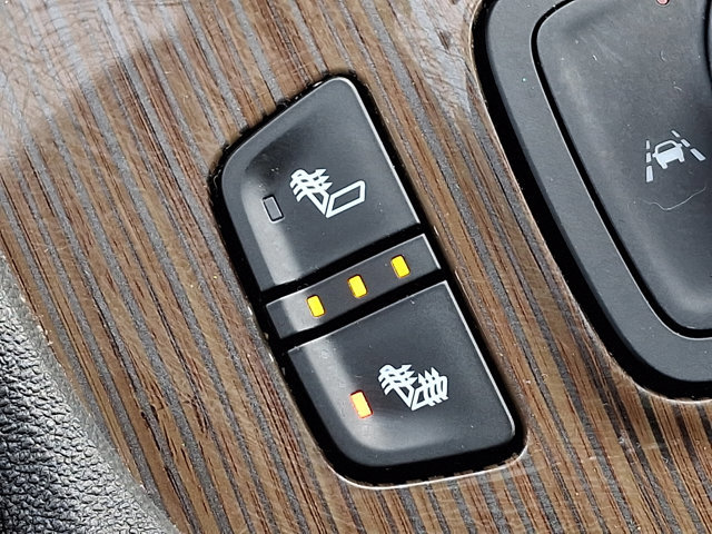 Used 2022 GMC Acadia SLE w/ Driver Convenience Package image 23