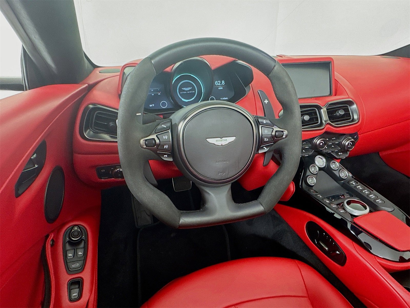 Used 2022 Aston Martin V8 Vantage Roadster image 11