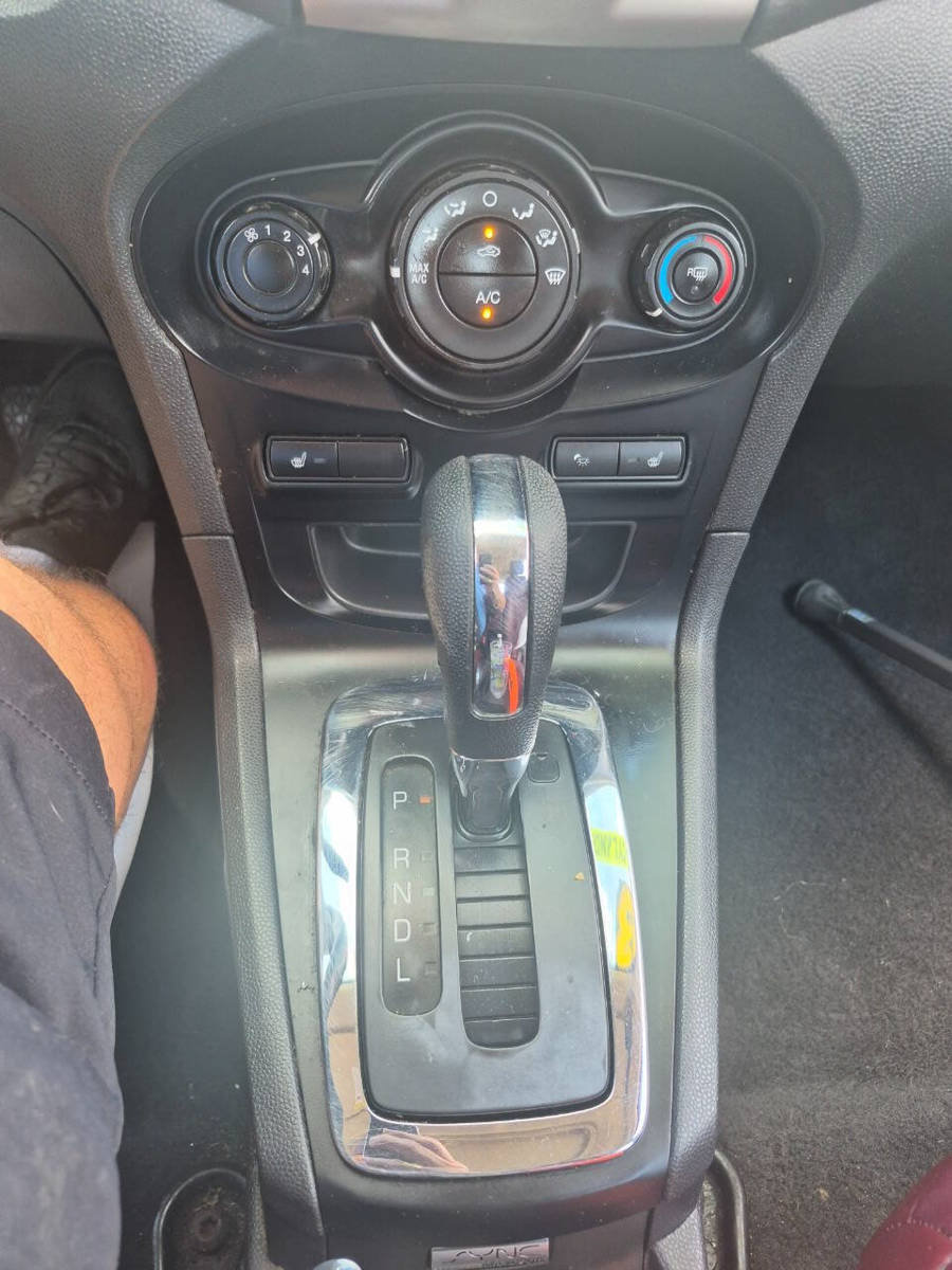 Used 2013 Ford Fiesta Titanium FWD image 9