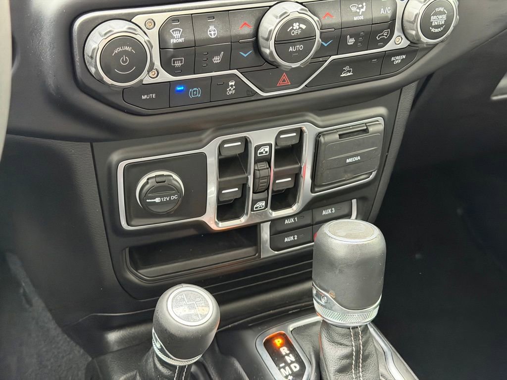 Used 2023 Jeep Wrangler Unlimited Sahara w/ Cold Weather Group AWD/4WD image 15