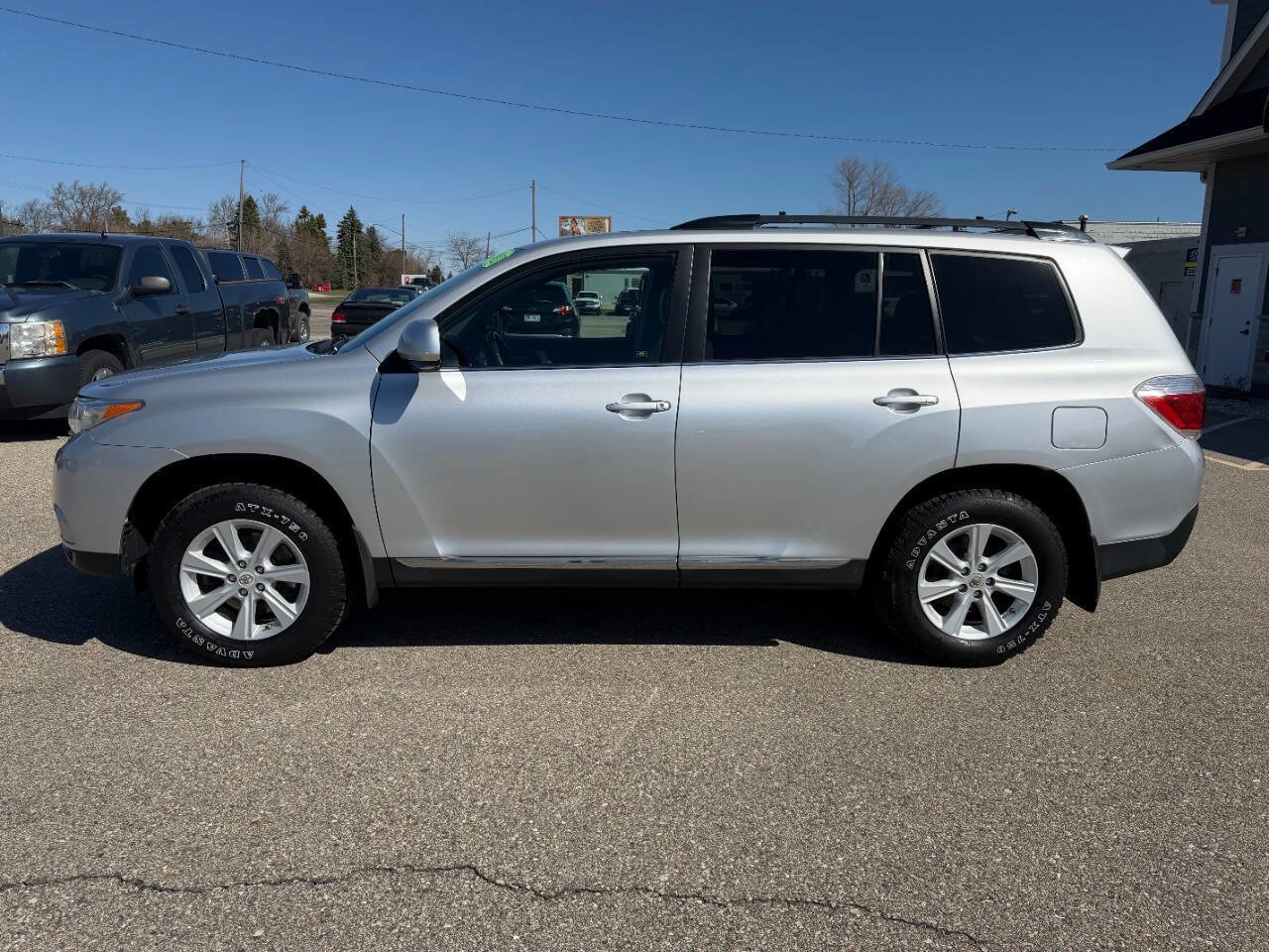 Used 2012 Toyota Highlander SE w/ Tow Pkg image 2