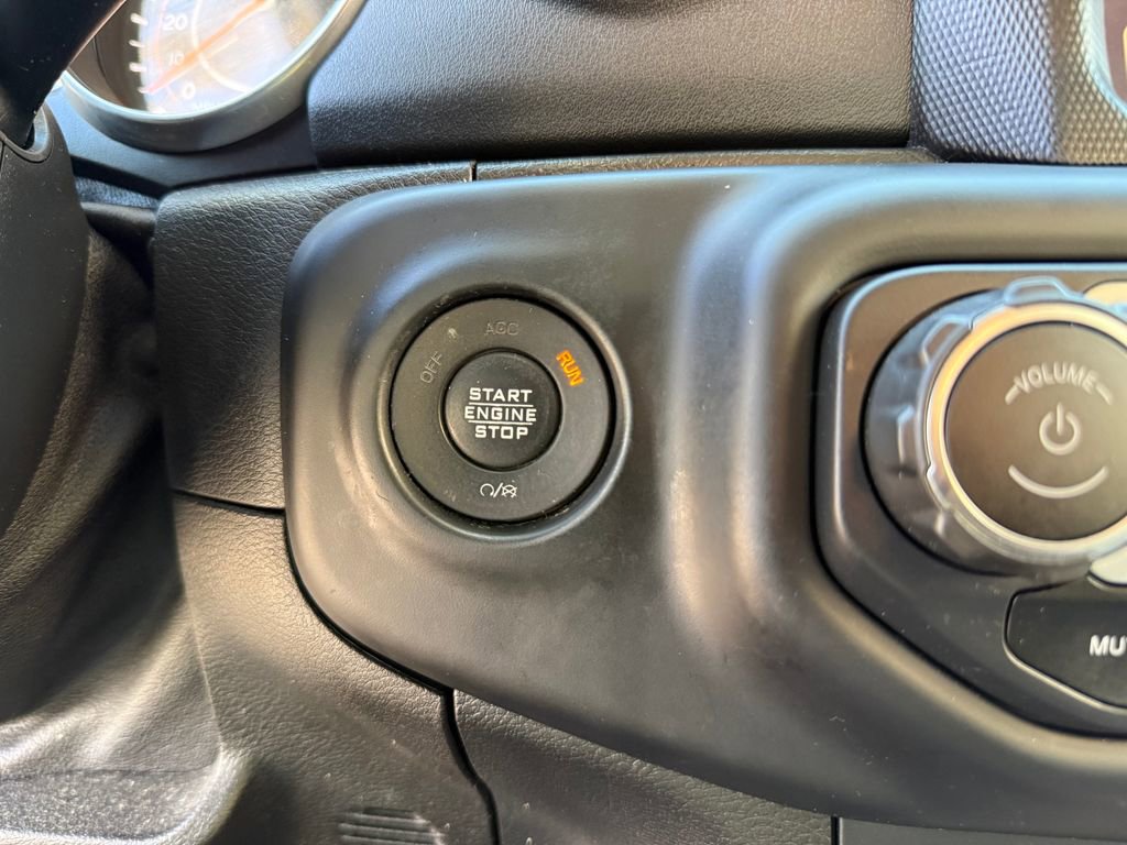 Used 2018 Jeep Wrangler Unlimited Sahara w/ Quick Order Package 24M Moab image 19