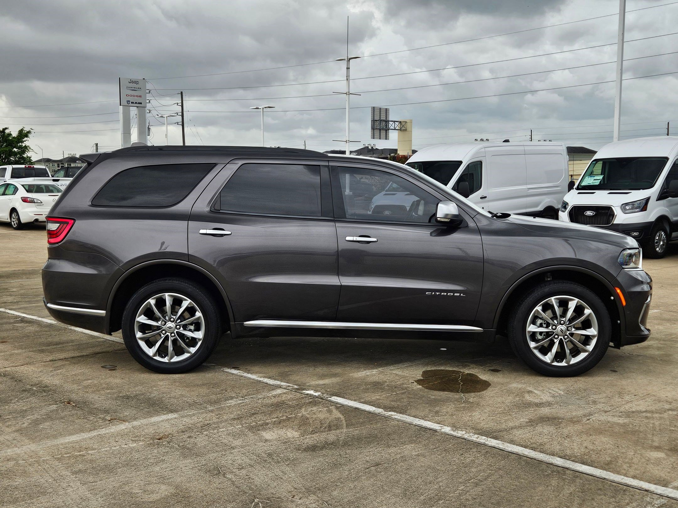 Used 2021 Dodge Durango Citadel w/ Premium Entertainment Group image 2