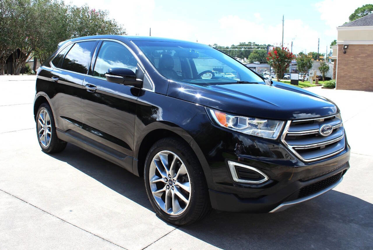 Used 2017 Ford Edge Titanium w/ Equipment Group 301A FWD image 2