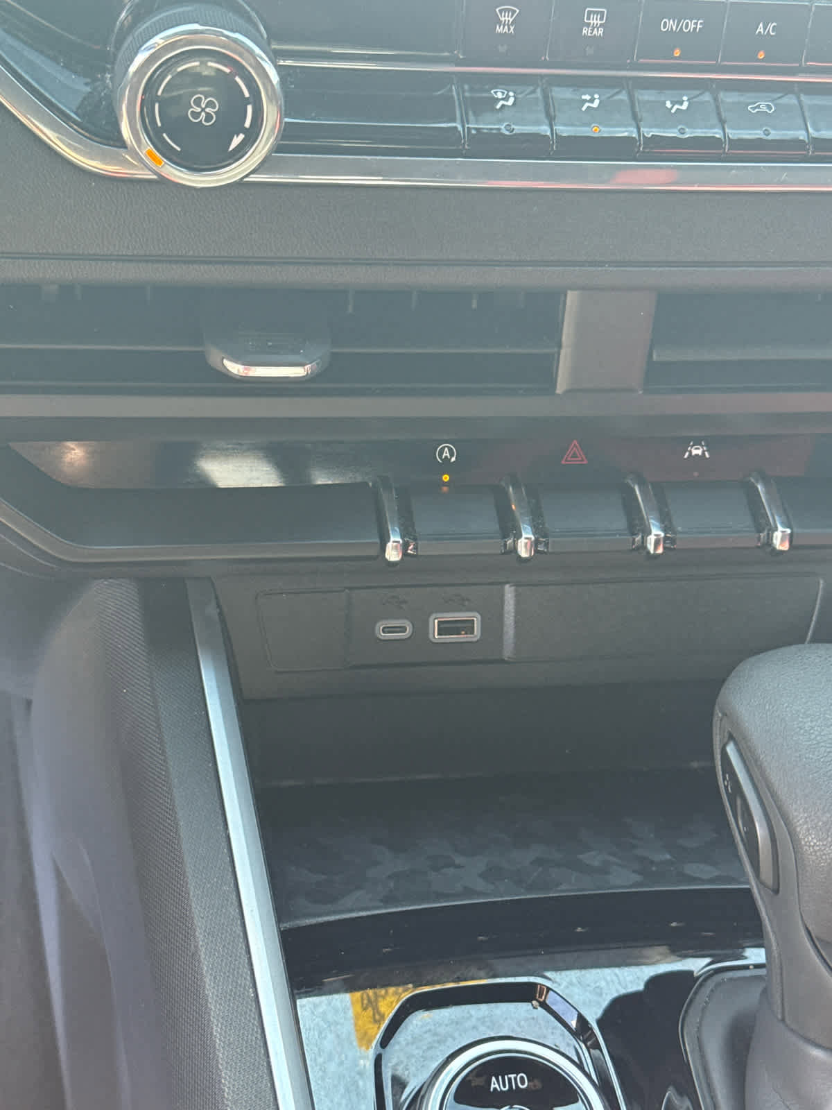 Used 2024 Chevrolet Colorado Trail Boss w/ Technology Package image 25