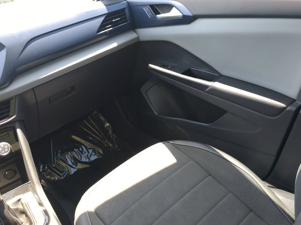 Certified 2023 Volkswagen Taos SE w/ Panoramic Sunroof Package FWD image 17