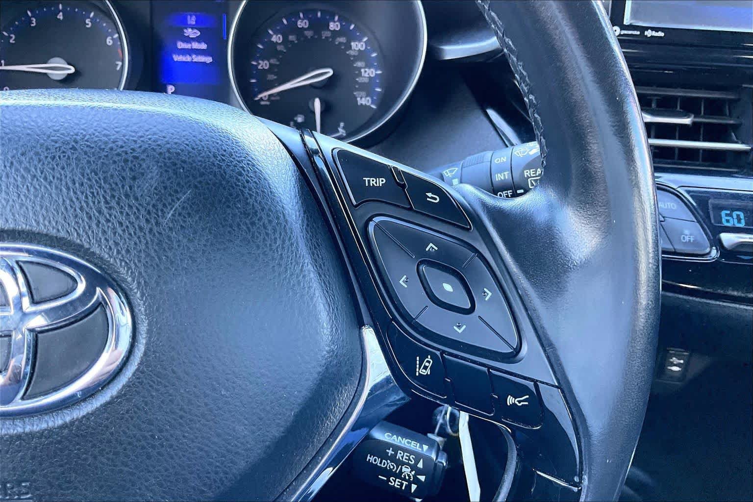 Used 2018 Toyota C-HR XLE FWD image 22