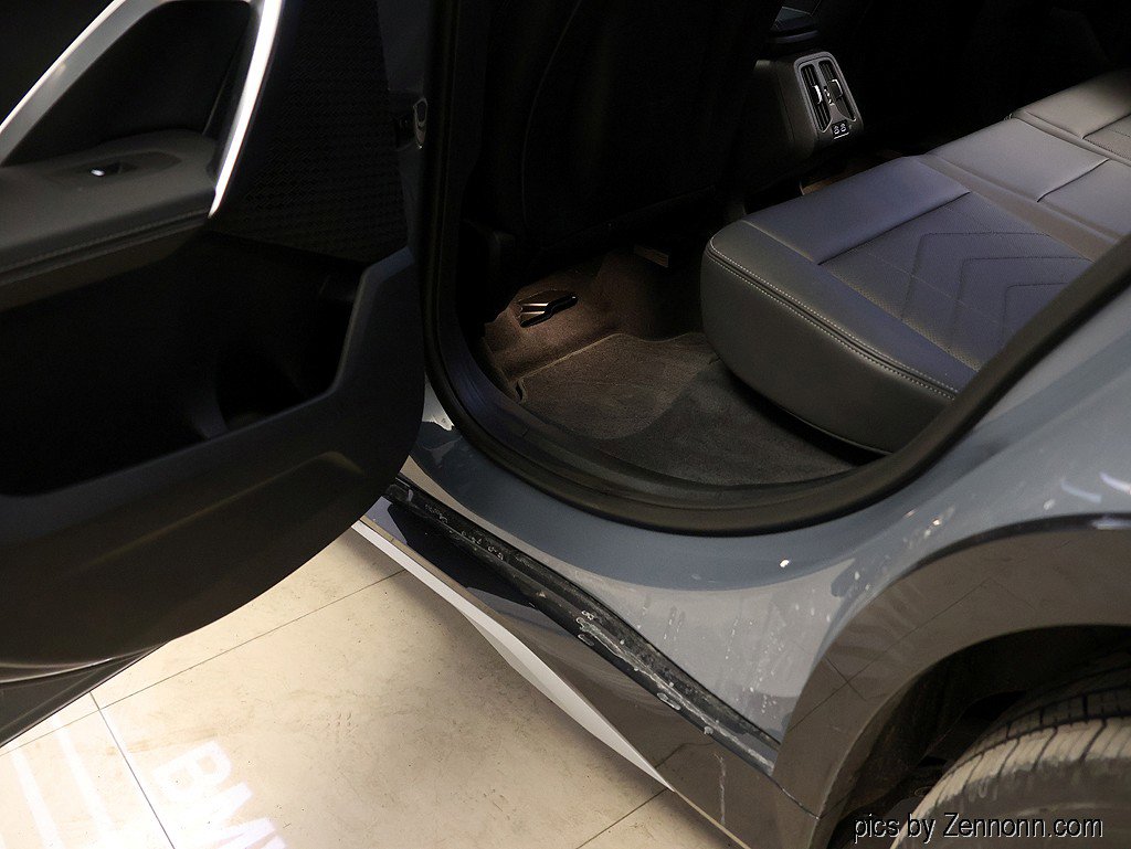 Used 2025 BMW X1 xDrive28i w/ Technology Package image 28