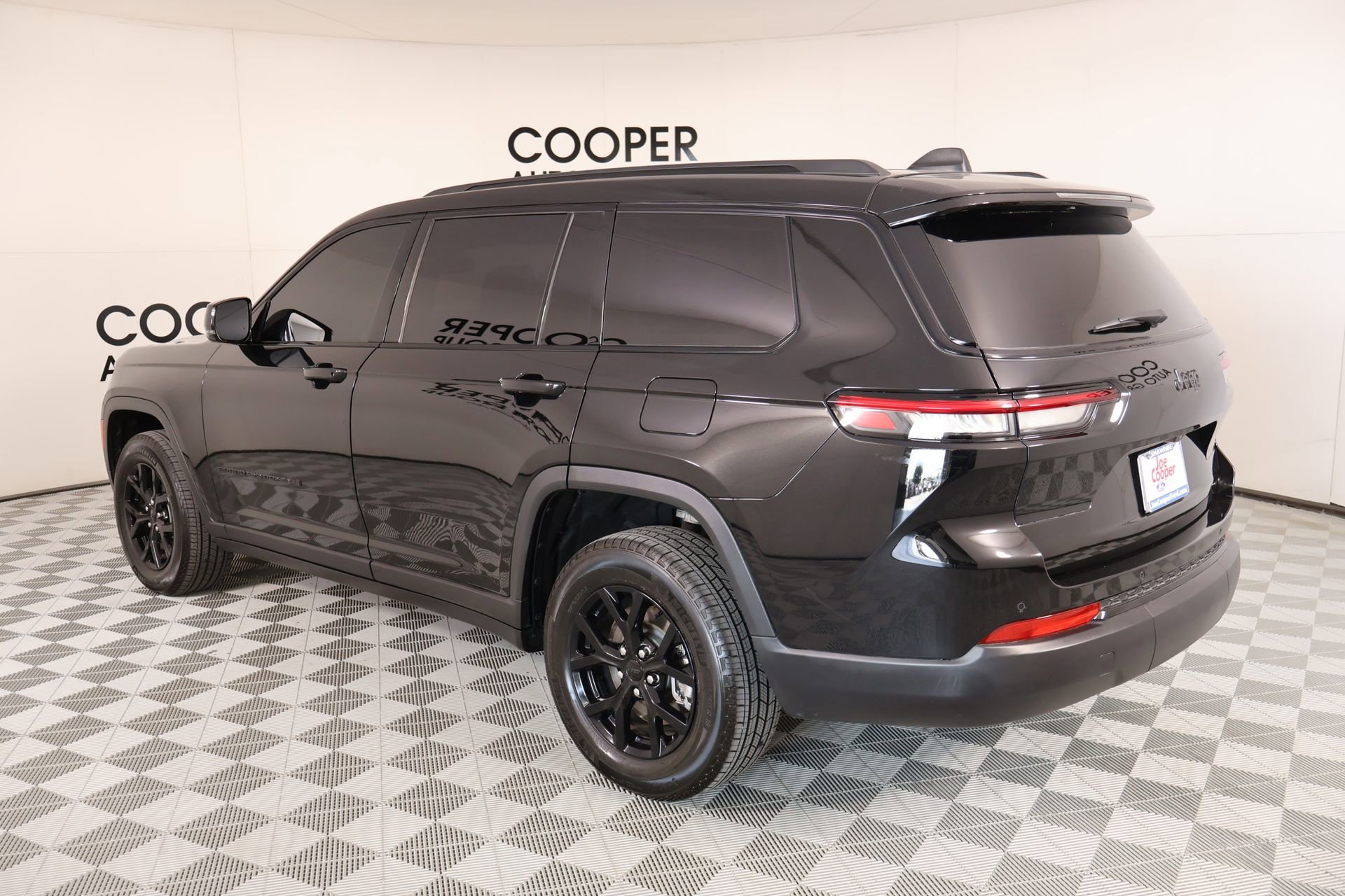 Used 2024 Jeep Grand Cherokee L Altitude RWD image 24