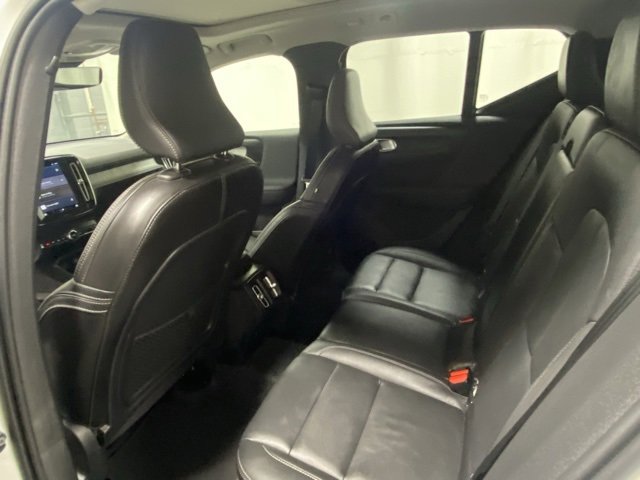 Used 2025 Volvo XC40 B5 Core image 13