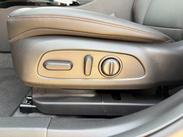 New 2026 Chevrolet Trax RS w/ Sunroof Package image 21