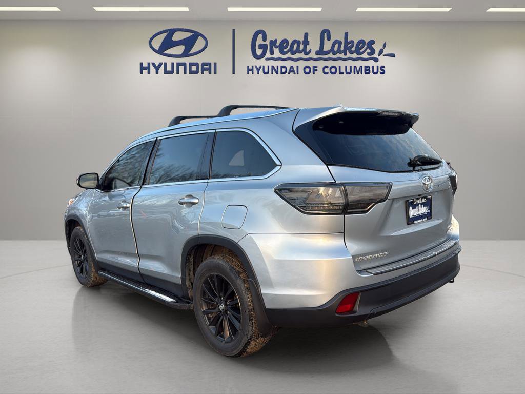 Used 2019 Toyota Highlander XLE image 3