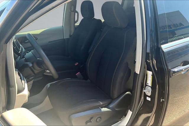Used 2023 Chrysler Voyager LX FWD image 20