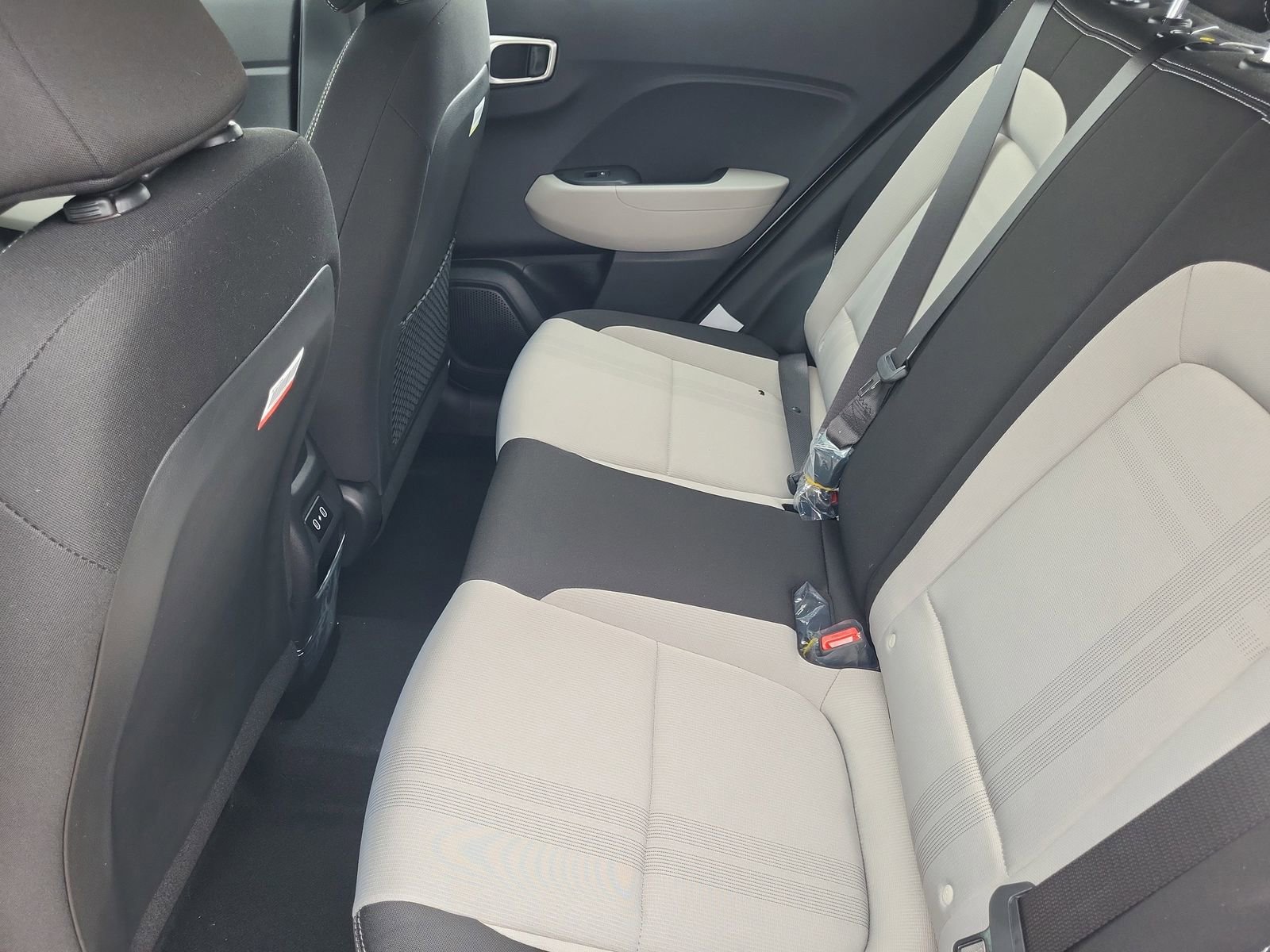 Used 2025 Hyundai Venue SEL image 13