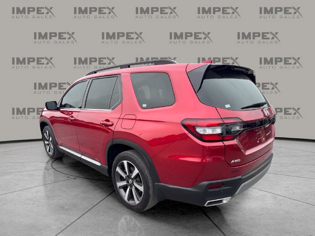 Used 2025 Honda Pilot Touring image 3