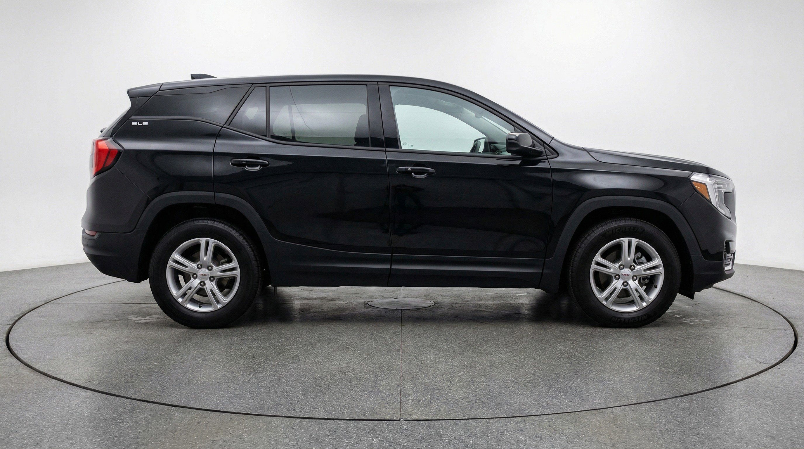 Used 2024 GMC Terrain SLE image 11