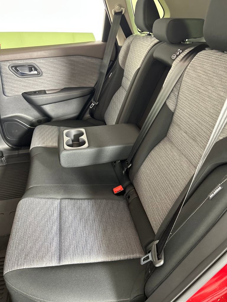 Used 2023 Nissan Rogue SV image 17