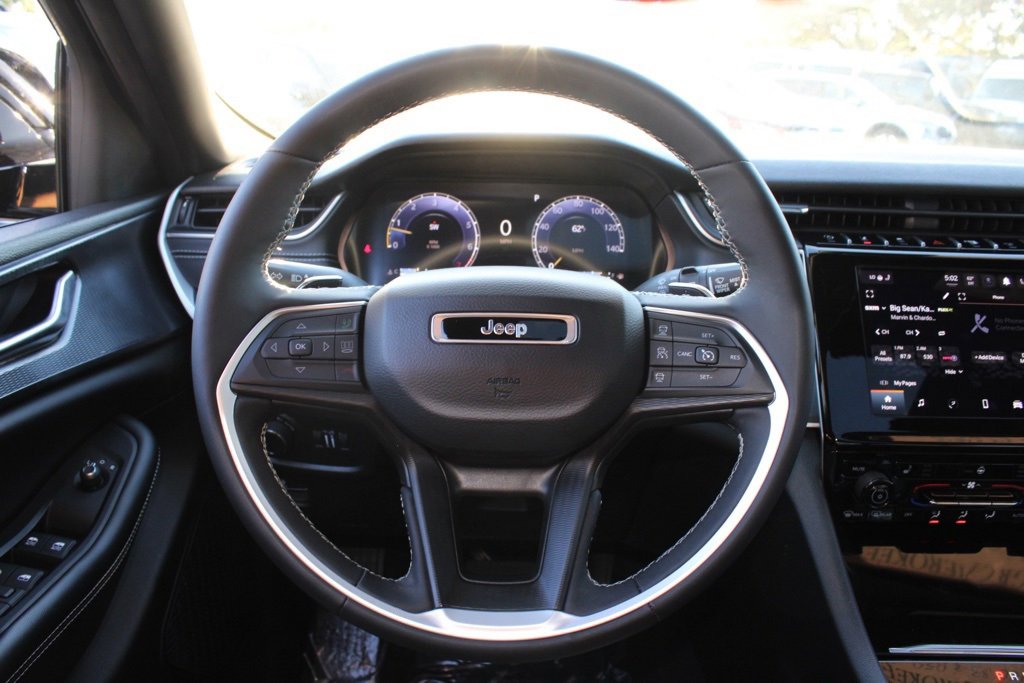 Used 2023 Jeep Grand Cherokee Altitude image 6