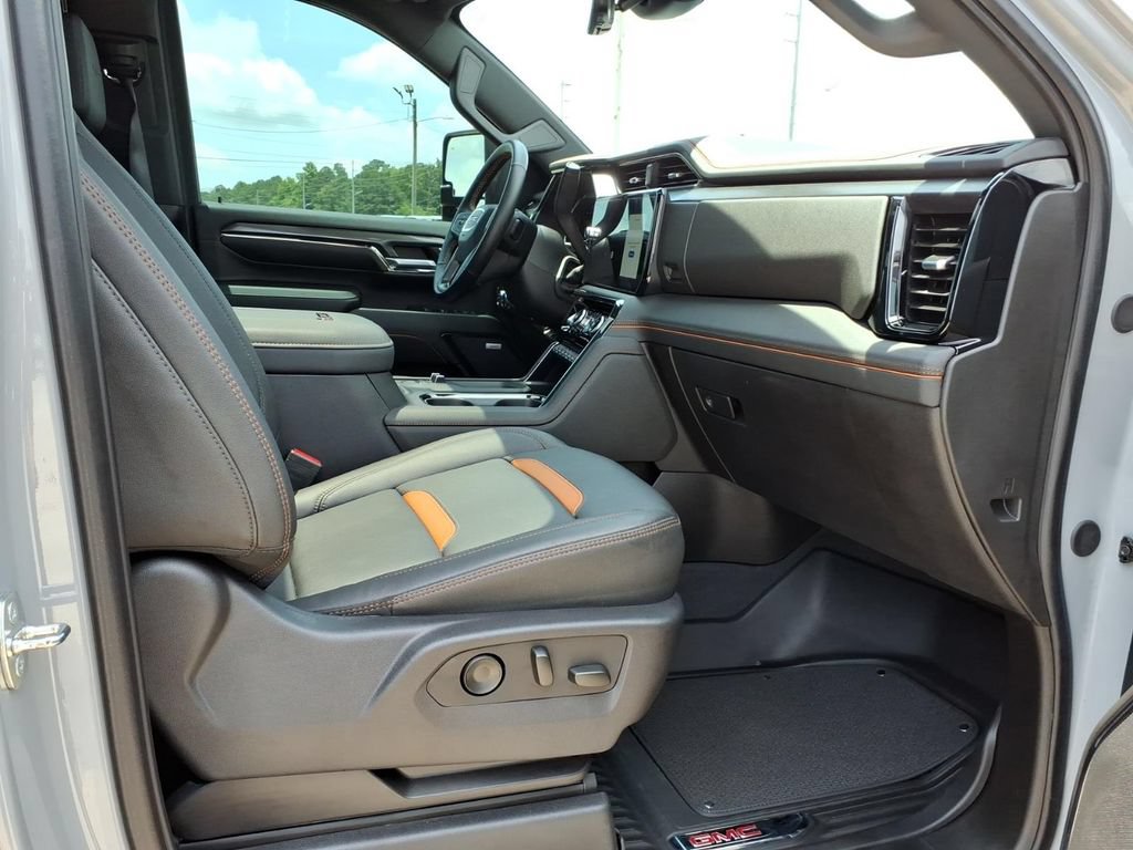 Used 2024 GMC Sierra 2500 AT4 w/ AT4 Premium Plus Package AWD/4WD image 12
