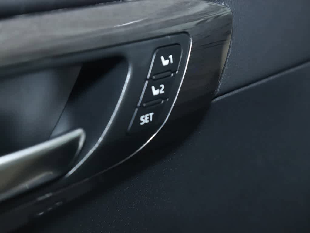 Used 2024 Toyota Highlander Limited AWD/4WD image 19