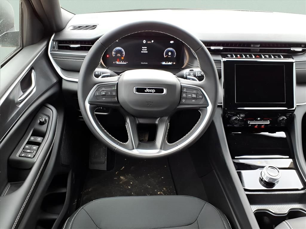 New 2025 Jeep Grand Cherokee Laredo image 14