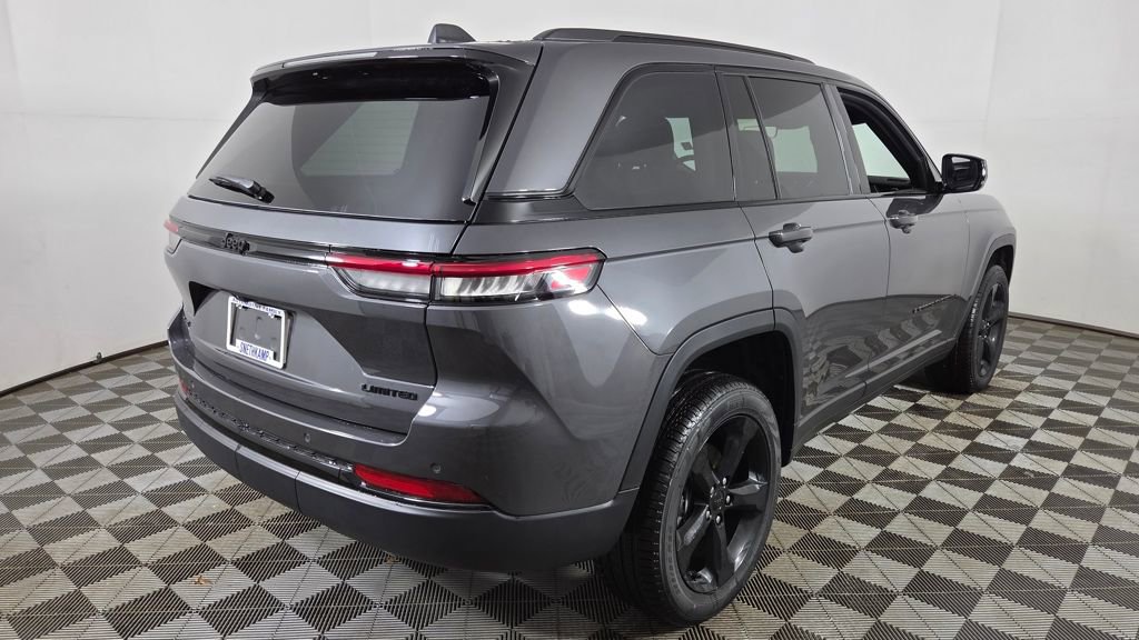 New 2025 Jeep Grand Cherokee Limited w/ Black Appearance Package image 8