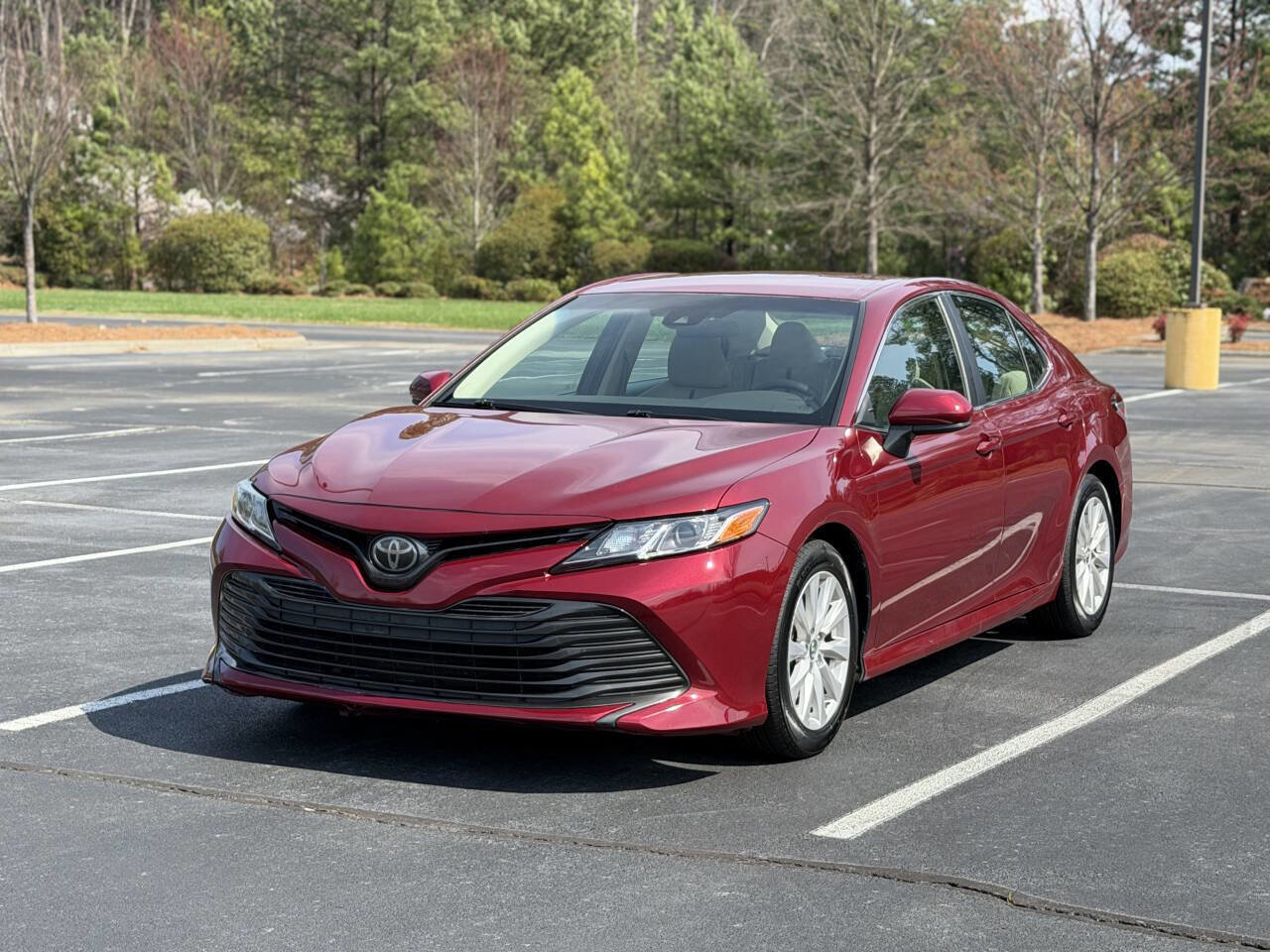 Used 2018 Toyota Camry LE image 6